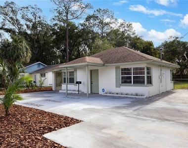 319 Nw 16th Avenue - Photo Thumbnail 9