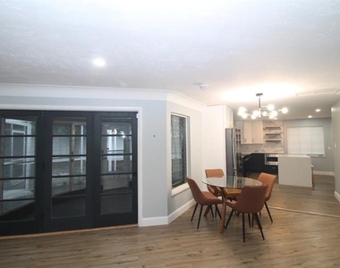 905 W 11th Avenue - Photo Thumbnail 4