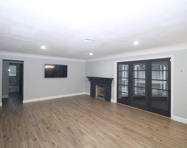 905 W 11th Avenue - Photo Thumbnail 7