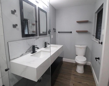 905 W 11th Avenue - Photo Thumbnail 2