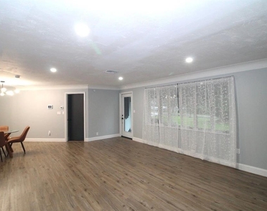 905 W 11th Avenue - Photo Thumbnail 6