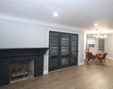 905 W 11th Avenue - Photo Thumbnail 1