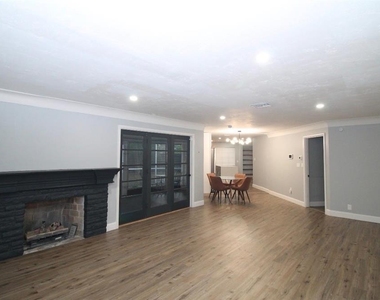 905 W 11th Avenue - Photo Thumbnail 5