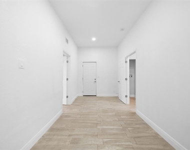 2901 N 20th Street - Photo Thumbnail 2