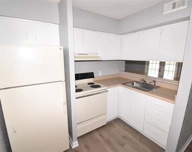 435 Wymore Road - Photo Thumbnail 2