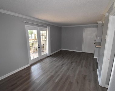 435 Wymore Road - Photo Thumbnail 5