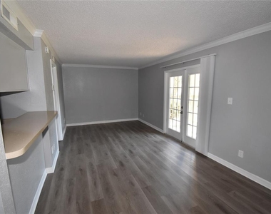 435 Wymore Road - Photo Thumbnail 1