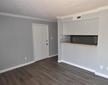 435 Wymore Road - Photo Thumbnail 4