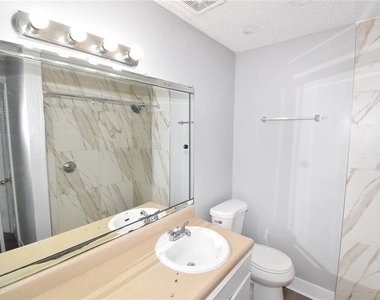 435 Wymore Road - Photo Thumbnail 15