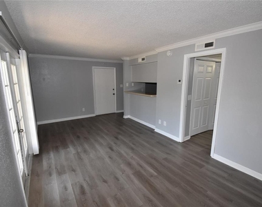 435 Wymore Road - Photo Thumbnail 3