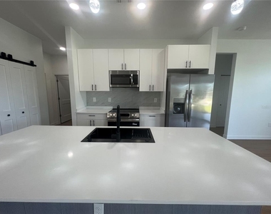 15062 Wichita Road - Photo Thumbnail 6