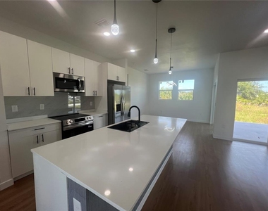 15062 Wichita Road - Photo Thumbnail 5