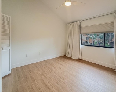 5312 Huntingwood Court - Photo Thumbnail 18