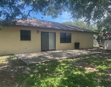 1052 Deer Hollow Boulevard - Photo Thumbnail 15