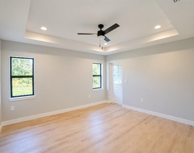 470 Venango Street - Photo Thumbnail 6