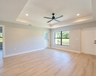 470 Venango Street - Photo Thumbnail 5