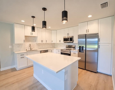 470 Venango Street - Photo Thumbnail 4