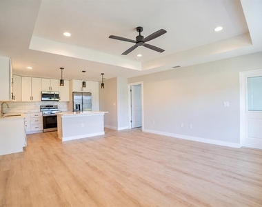 470 Venango Street - Photo Thumbnail 3