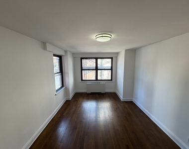 East 82nd Street - Photo Thumbnail 1