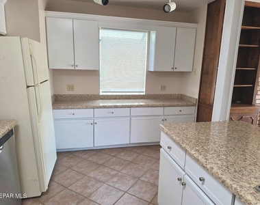 6732 Southwind Drive - Photo Thumbnail 10