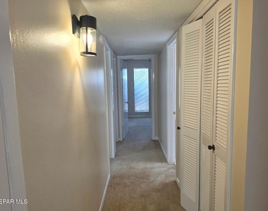 6732 Southwind Drive - Photo Thumbnail 17