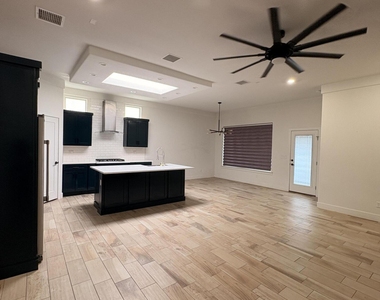 13604 Garforth Avenue - Photo Thumbnail 12