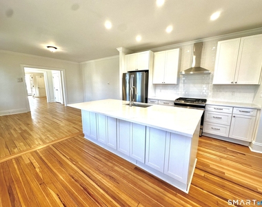 370 Stratfield Road - Photo Thumbnail 3