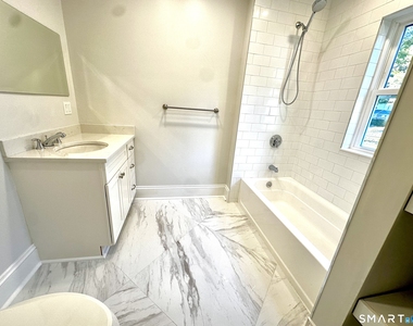 370 Stratfield Road - Photo Thumbnail 9