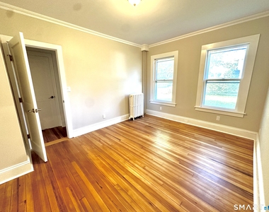370 Stratfield Road - Photo Thumbnail 7