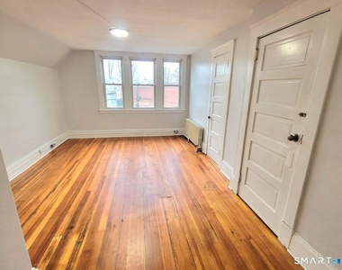 181 Bond Street - Photo Thumbnail 4