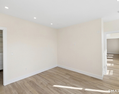 650 Main Street - Photo Thumbnail 5