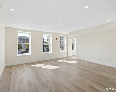 650 Main Street - Photo Thumbnail 2