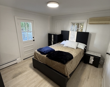 250 Jackson Avenue - Photo Thumbnail 7