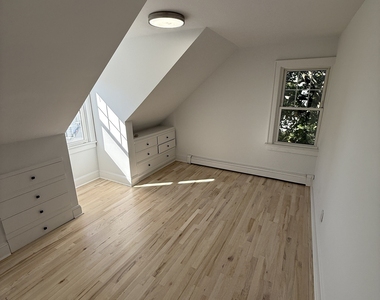 250 Jackson Avenue - Photo Thumbnail 12