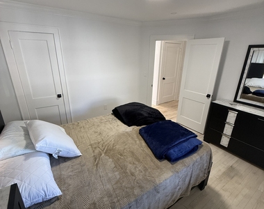 250 Jackson Avenue - Photo Thumbnail 8