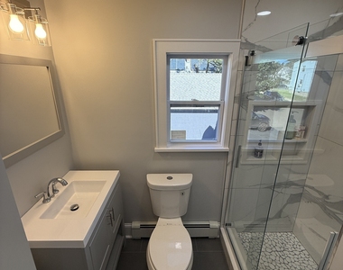 250 Jackson Avenue - Photo Thumbnail 16
