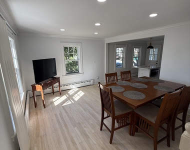 250 Jackson Avenue - Photo Thumbnail 2
