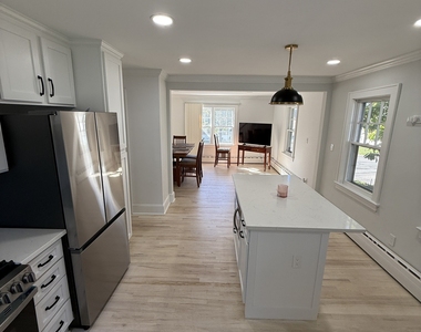 250 Jackson Avenue - Photo Thumbnail 4