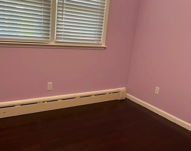 47 Hallock Street - Photo Thumbnail 9