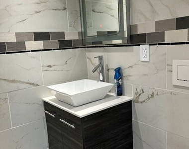 47 Hallock Street - Photo Thumbnail 12
