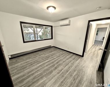 4 Oak Street - Photo Thumbnail 5