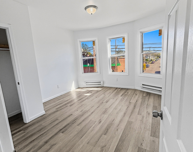 1739 Stratford Avenue - Photo Thumbnail 23