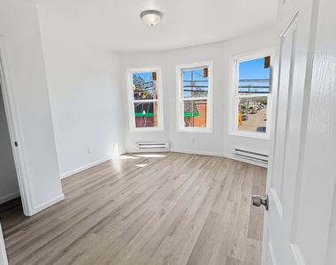 1739 Stratford Avenue - Photo Thumbnail 22