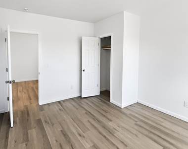 1739 Stratford Avenue - Photo Thumbnail 25