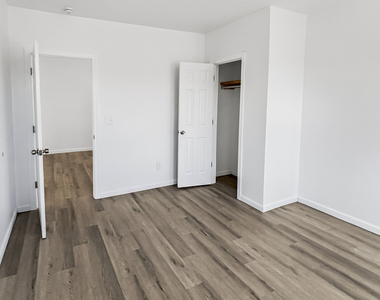 1739 Stratford Avenue - Photo Thumbnail 27