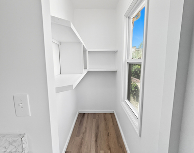 1739 Stratford Avenue - Photo Thumbnail 12