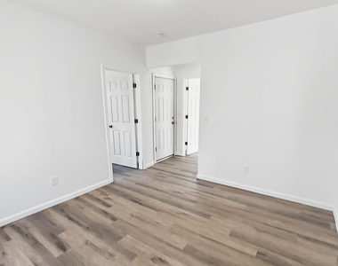 1739 Stratford Avenue - Photo Thumbnail 30