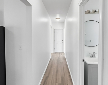 1739 Stratford Avenue - Photo Thumbnail 18