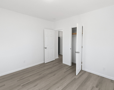 1739 Stratford Avenue - Photo Thumbnail 17