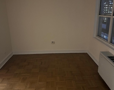 W 52 ST / 8th Avenue - Photo Thumbnail 6